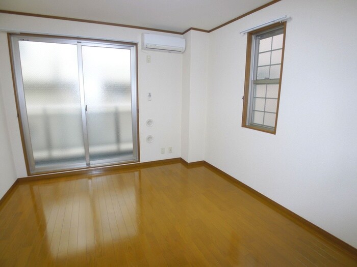 物件内観写真2　(居室)