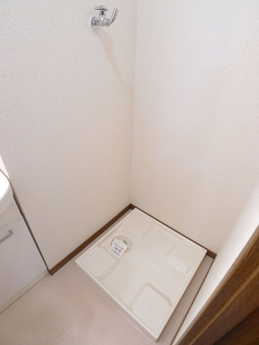 物件内観写真10　(洗濯機置場)