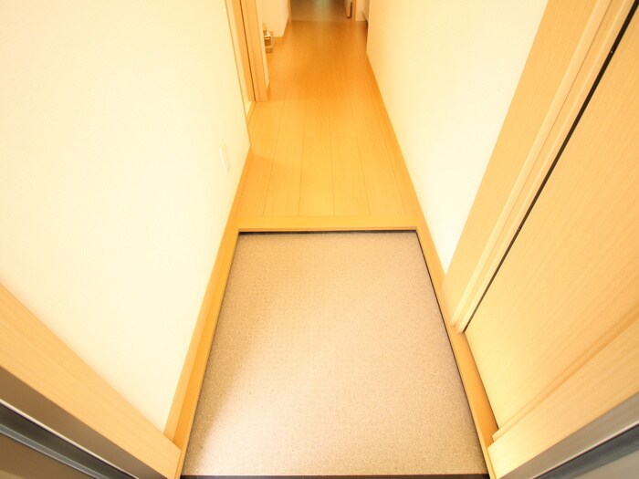 物件内観写真16　(玄関)