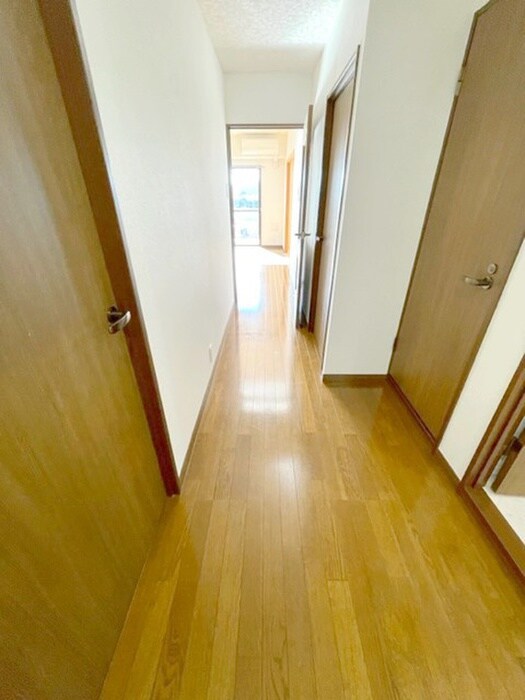 物件内観写真5　(廊下)