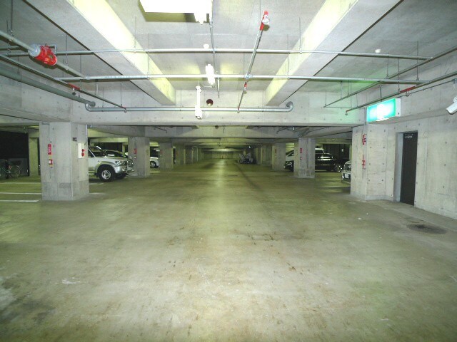 物件外観写真3　(駐車場)