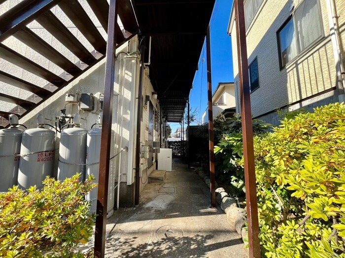 物件外観写真3　(エントランス部分)