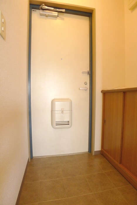 物件内観写真5　(玄関)