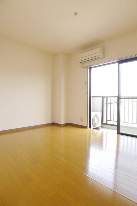 物件内観写真8　(室内からの展望)