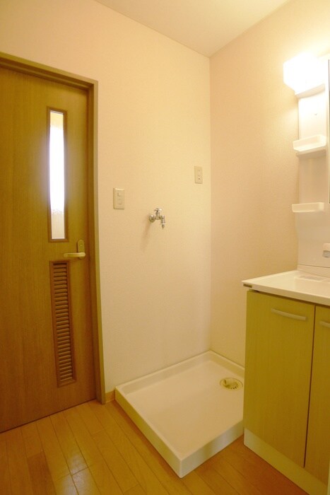 物件内観写真15　(洗濯機置場)