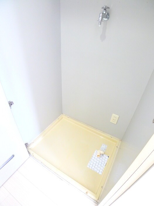 物件内観写真16　(洗濯機置場)