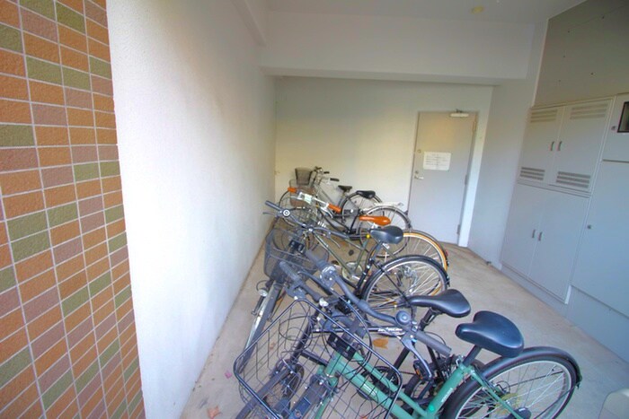 物件外観写真6　(駐輪場)