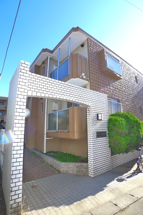 グリ－ンタウン本中山のエントランス部分