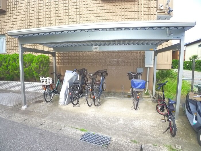 物件外観写真3　(駐輪場)