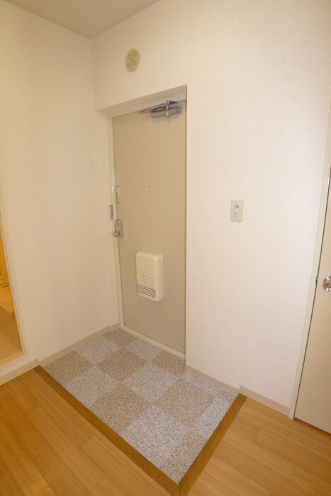 物件内観写真16　(玄関)