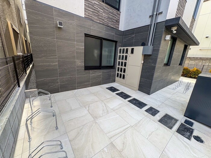 物件外観写真5　(駐輪場)