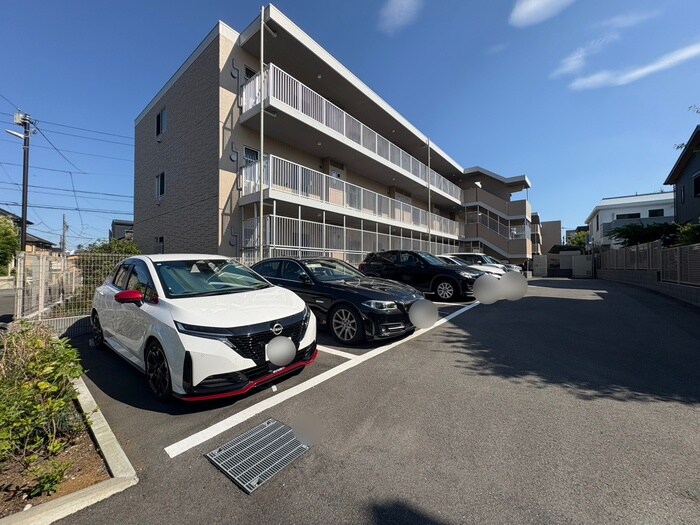 物件外観写真6　(駐車場)