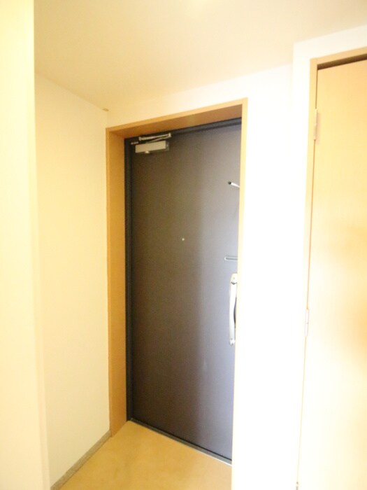 物件内観写真18　(玄関)