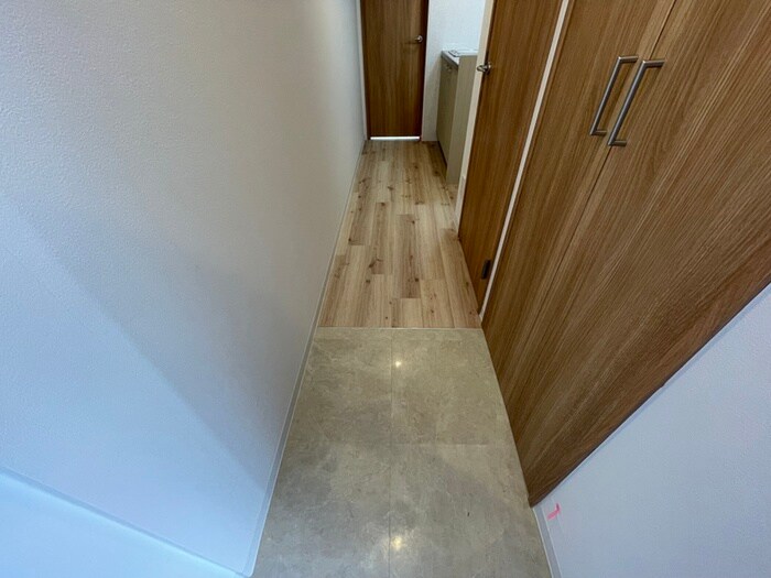 物件内観写真17　(玄関)