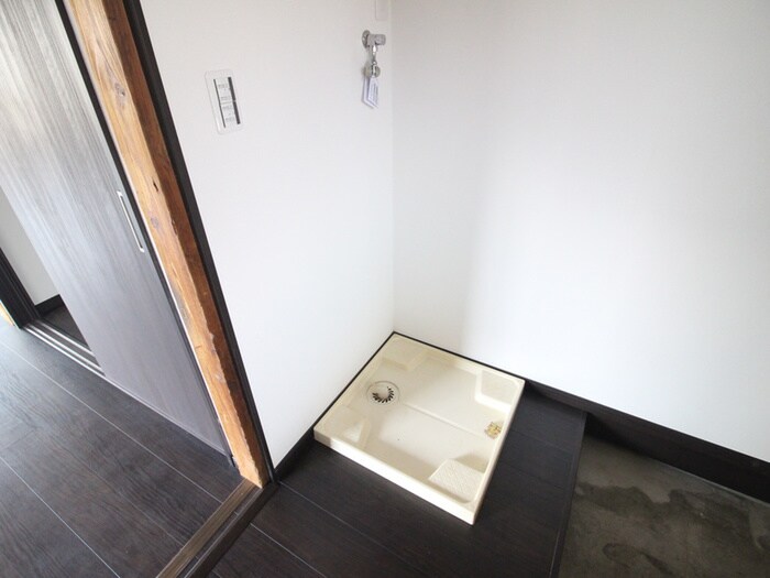 物件内観写真15　(洗濯機置場)