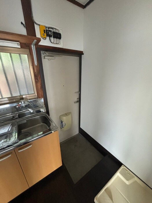 物件内観写真16　(玄関)