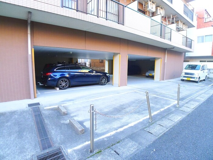 物件外観写真3　(駐車場)