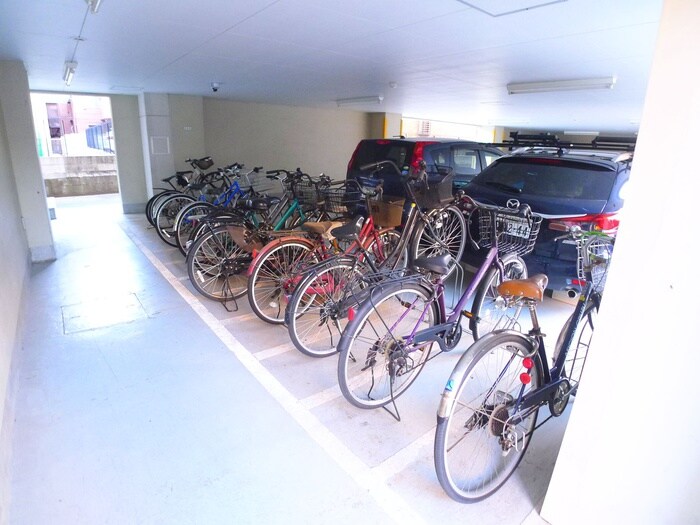 物件外観写真5　(駐輪場)
