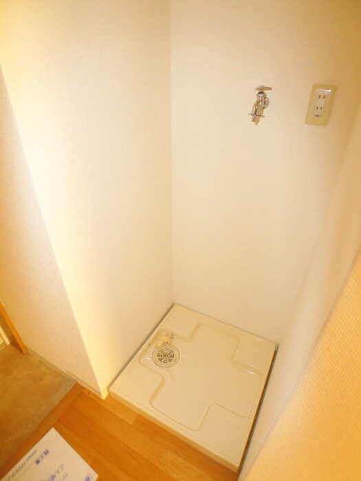 物件内観写真18　(洗濯機置場)