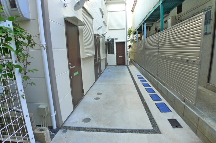 物件外観写真3　(エントランス部分)