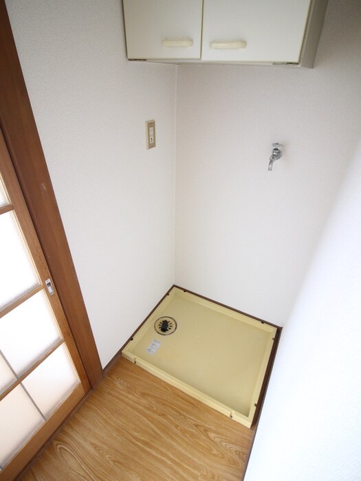 物件内観写真13　(洗濯機置場)