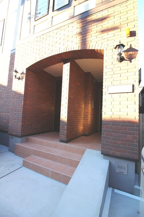 物件外観写真5　(エントランス部分)