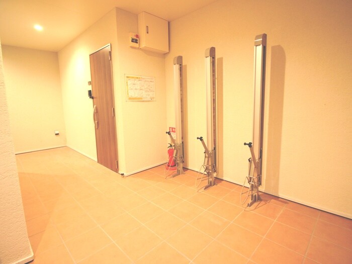 物件外観写真6　(駐輪場)