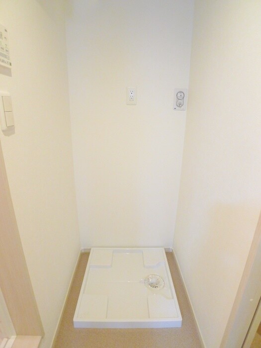 物件内観写真10　(洗濯機置場)