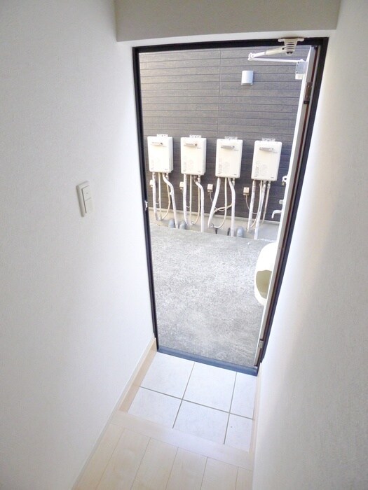 物件内観写真13　(玄関)