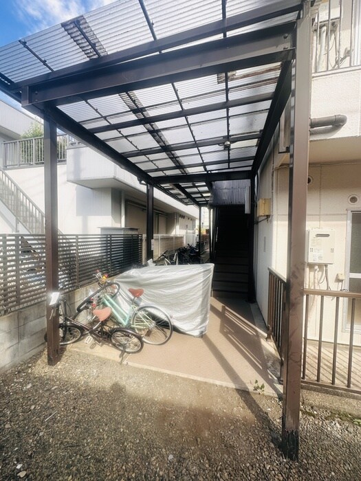 物件外観写真3　(駐輪場)