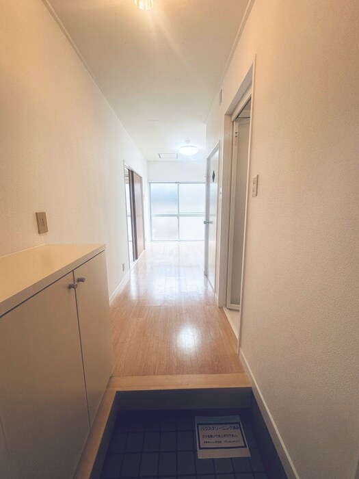 物件内観写真11　(玄関)