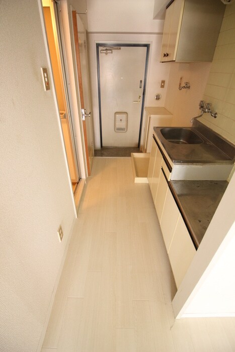 物件内観写真18　(廊下)