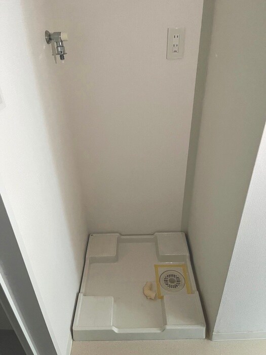 物件内観写真16　(洗濯機置場)