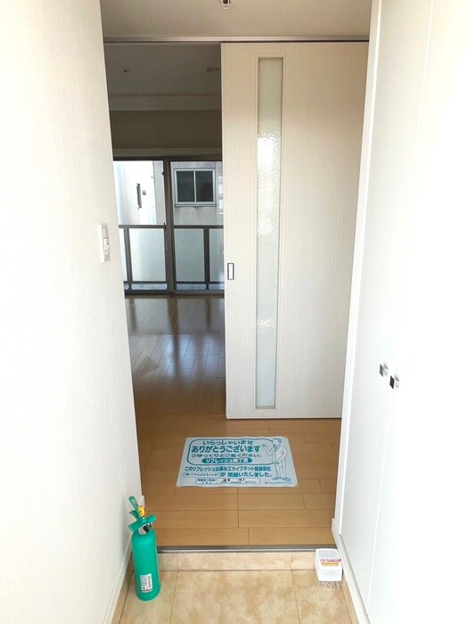 物件内観写真17　(玄関)