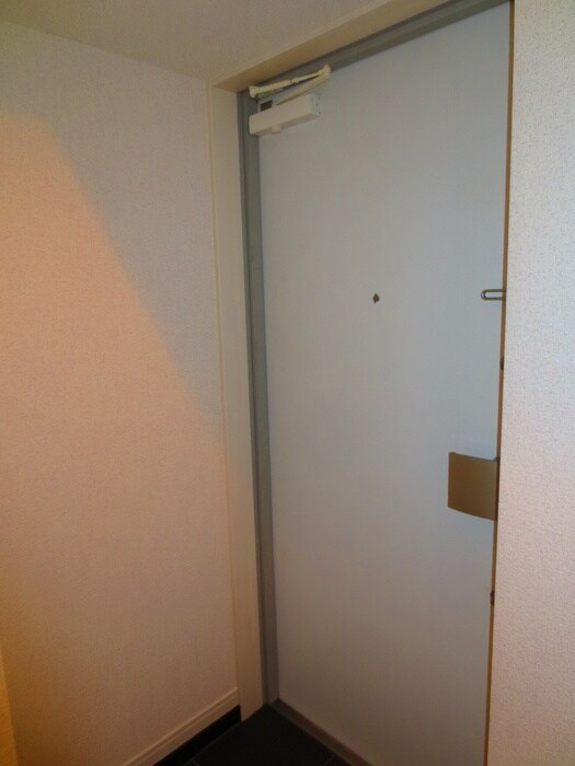 物件内観写真5　(玄関)