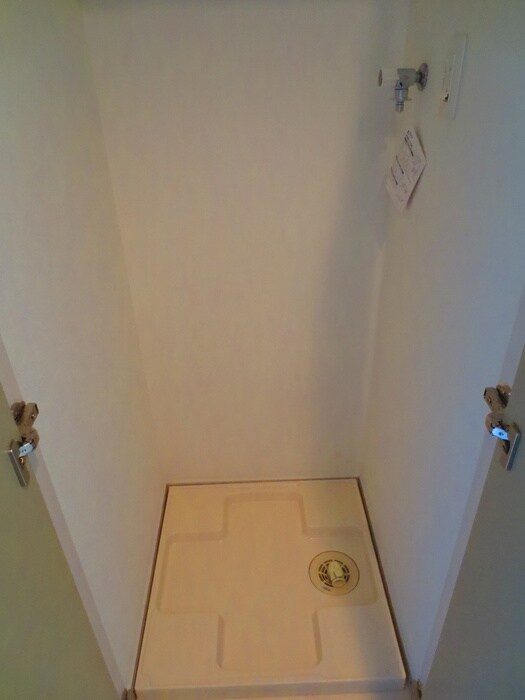 物件内観写真13　(洗濯機置場)