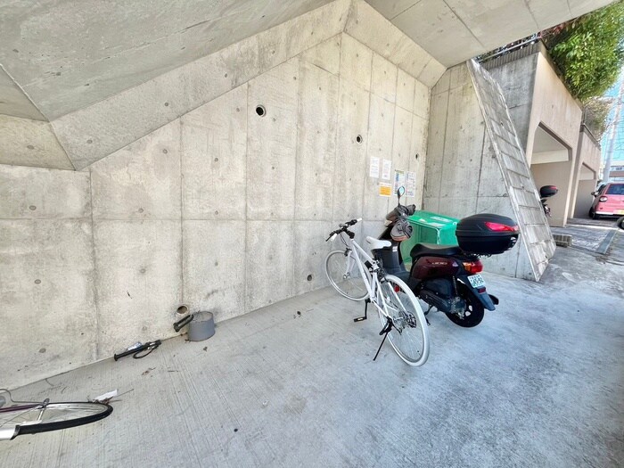 物件外観写真6　(駐輪場)