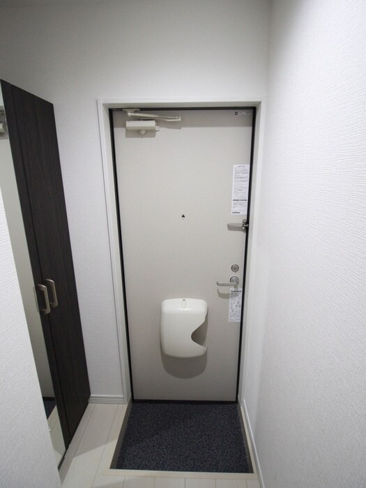 物件内観写真13　(玄関)