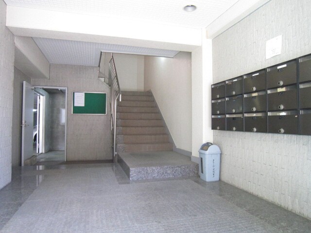 物件外観写真5　(エントランス部分)