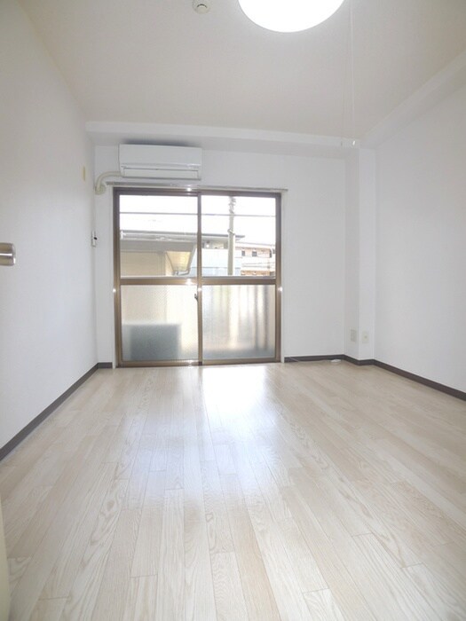 物件内観写真4　(居室)