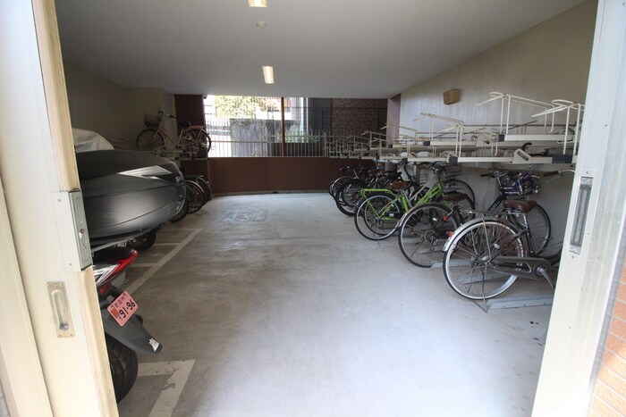 物件外観写真5　(駐輪場)