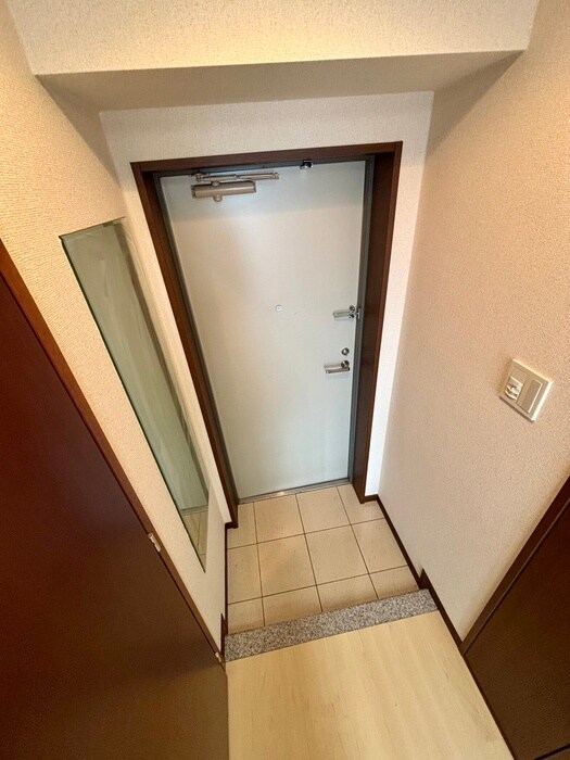 物件内観写真16　(玄関)