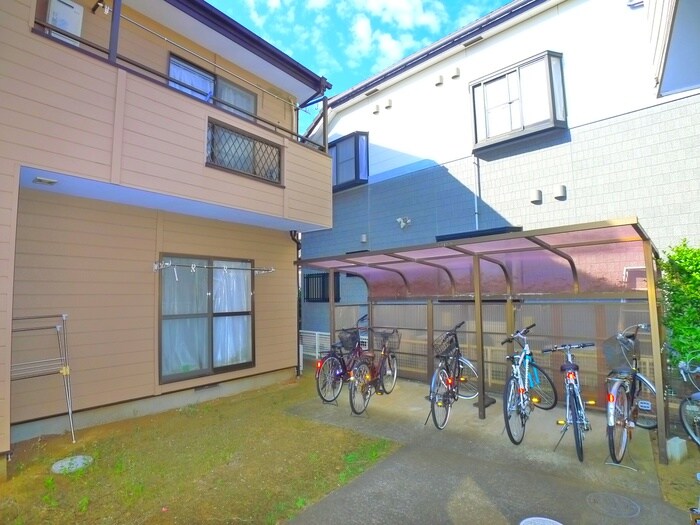 物件外観写真3　(駐輪場)