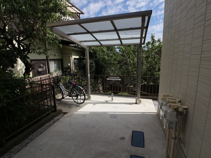 物件外観写真6　(駐輪場)