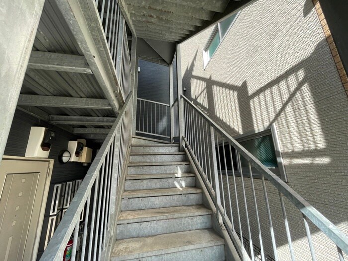 物件外観写真4　(エントランス部分)