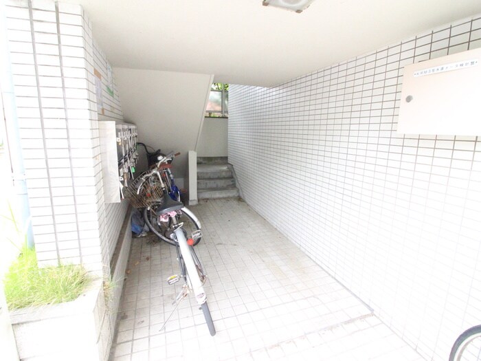 物件外観写真5　(エントランス部分)