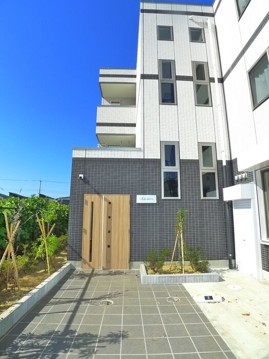 物件外観写真4　(エントランス部分)