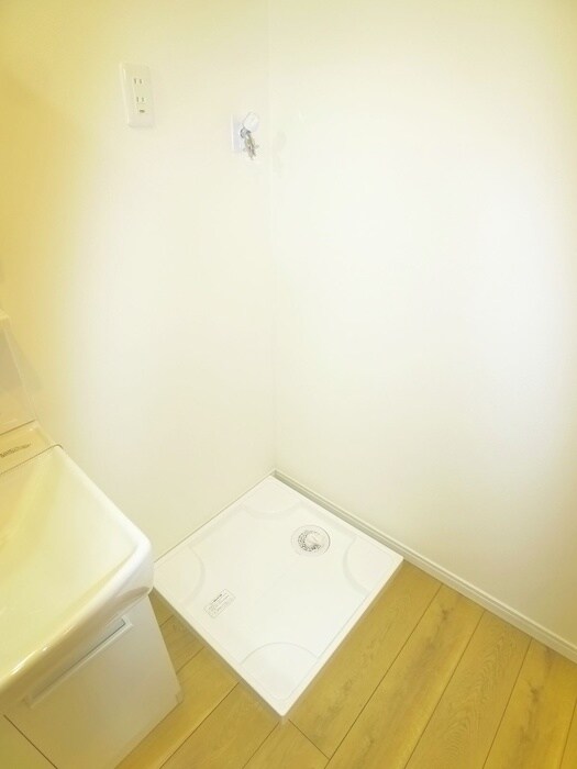 物件内観写真15　(洗濯機置場)