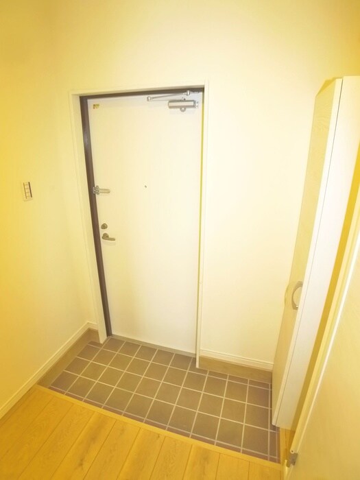 物件内観写真18　(玄関)
