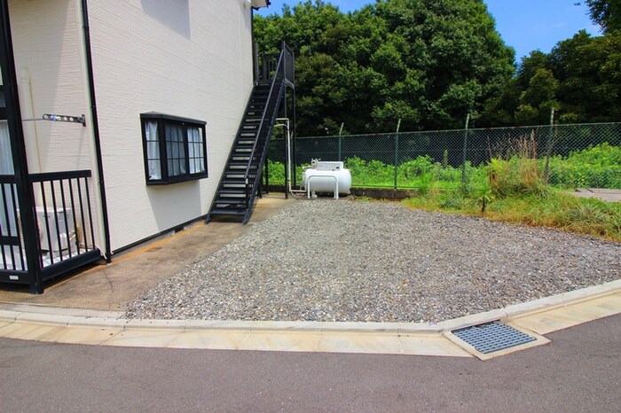 物件外観写真2　(駐車場)